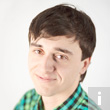 Gniewko - Marketing Manager. Magister Dziennikarstwa i Politologii Uniwersytetu im. Adama Mickiewicza oraz specjalista e-commerce z dyplomem Uniwersytetu Ekonomicznego we Wrocławiu. Za dnia jest specjalistą od marketingu, a po zmroku zakłada raki i zmienia się w ratownika-ochotnika karkonoskiego GOPR. W wolnym czasie programuje w PHP i gra na gitarze. Jest wiernym fanem Hendrixa. About us - Gniewomir Ob