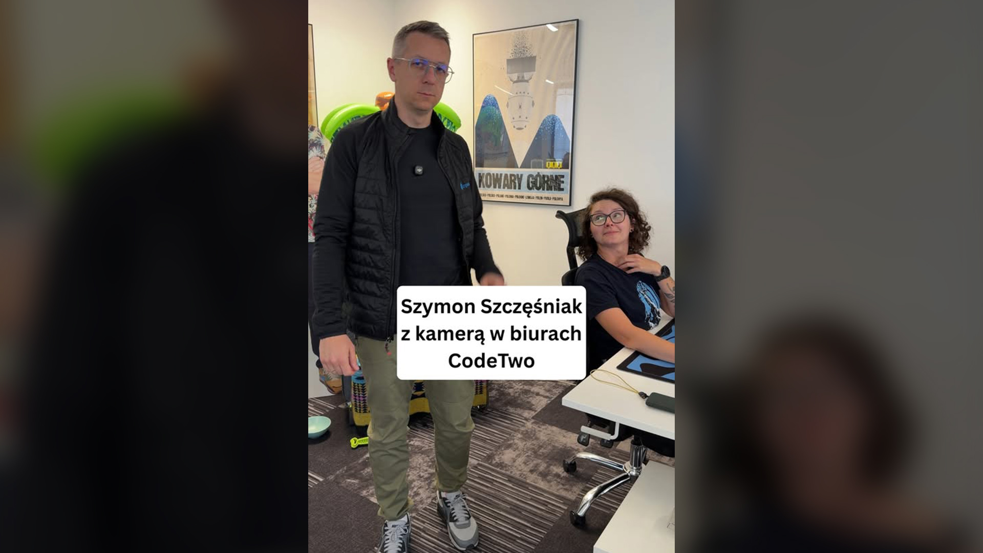 Szymon Szczęśniak (JSON) oprowadza Was z kamerą po biurach CodeTwo